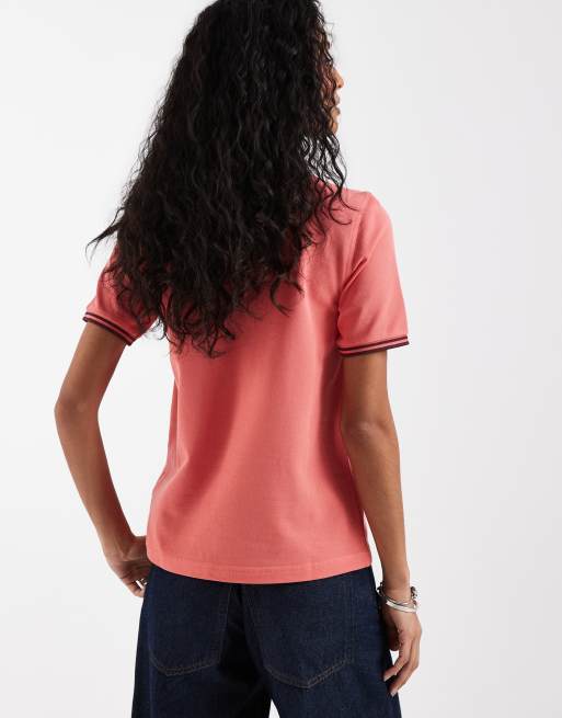 Fred Perry – Polohemd in Rot mit zwei Zierstreifen in Burgunderrot, 4 von 4