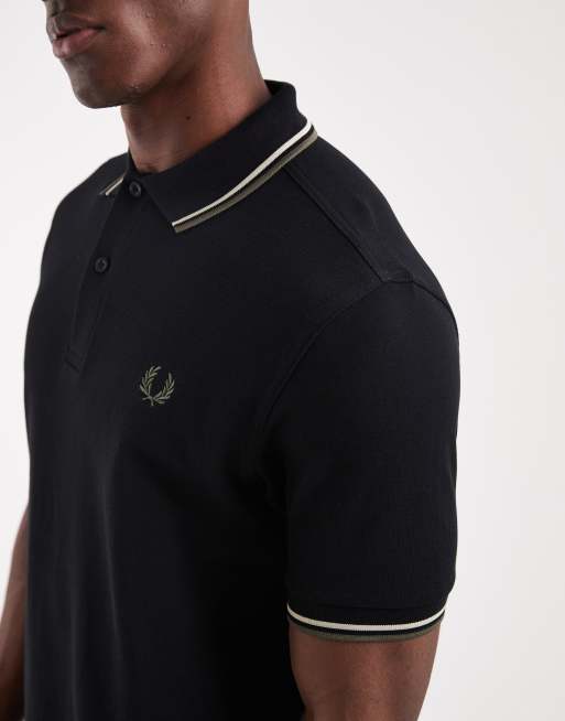 Fred Perry – Polohemd in Schwarz mit zwei Zierstreifen in Beige , 4 von 5