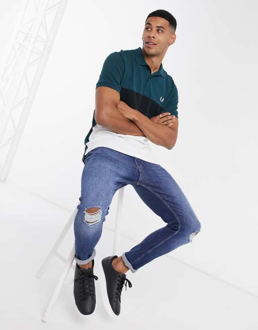 Fred Perry – Polohemd mit Farbblockeinsatz in Blaugrün/Weiß, 4 von 4