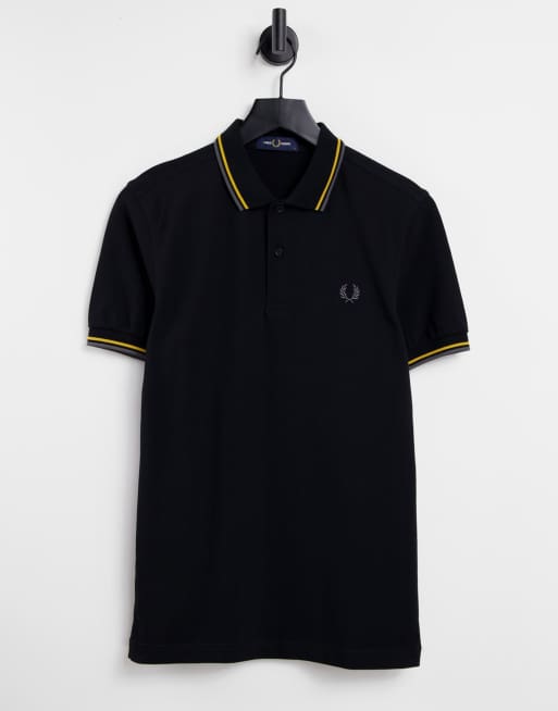 Fred Perry – Polohemd mit Zierstreifen in Schwarz/Gold/Grau 