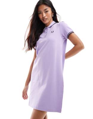 Fred Perry - Polokleid in hellem Violett mit zwei Zierstreifen-Lila