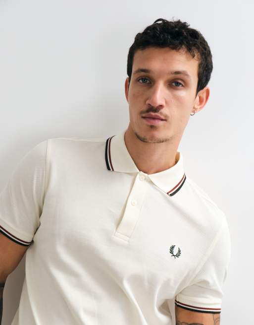 Fred Perry poloshirt in ecru met groene en bordeauxrode biezen, 4 van 5