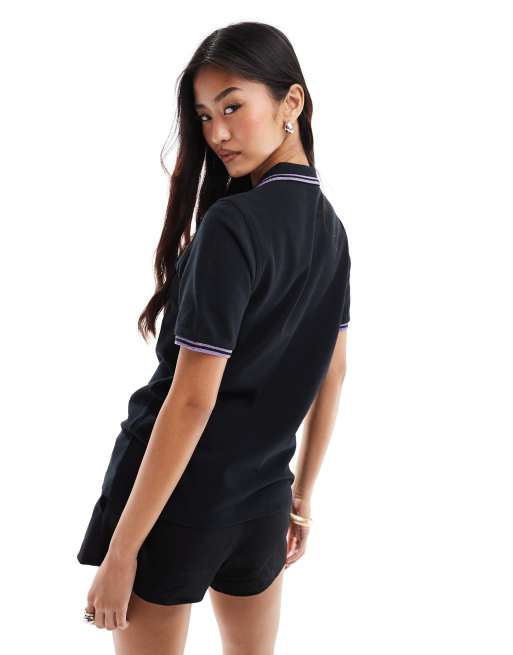 Fred Perry Poloshirt met dubbel gekleurde paarse streepjes met
