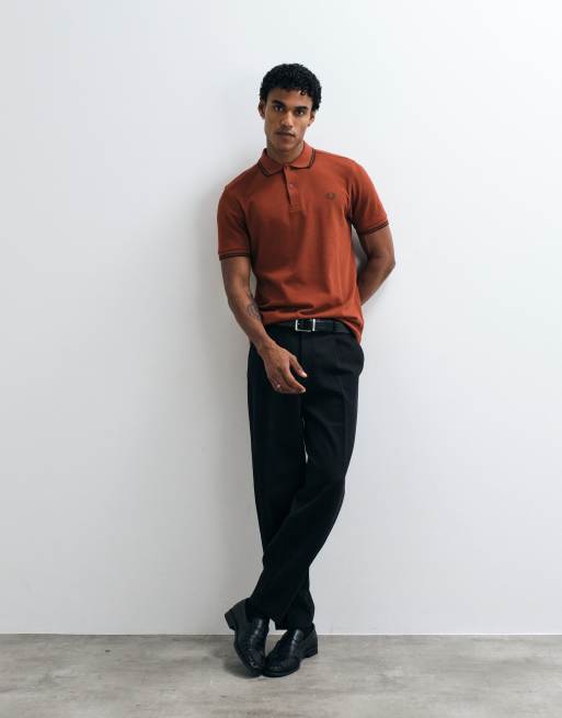 Fred Perry poloshirt met dubbele bies in brandy met navy en donkergroene bies, 4 van 5