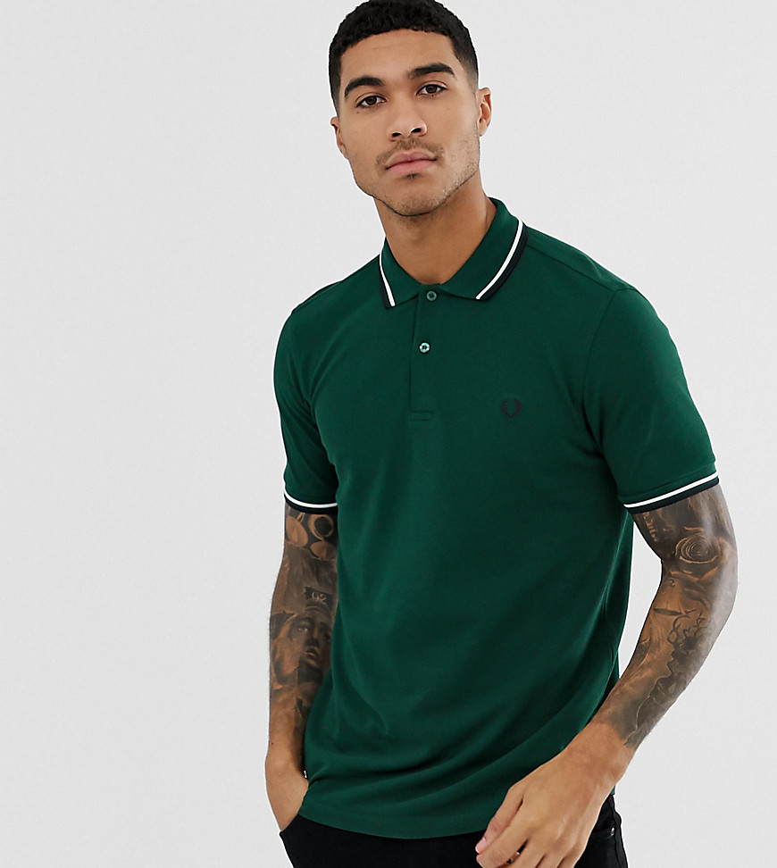 Fred Perry - Poloshirt met dubbelgekleurd randje en logo in groen, Exclusief bij ASOS