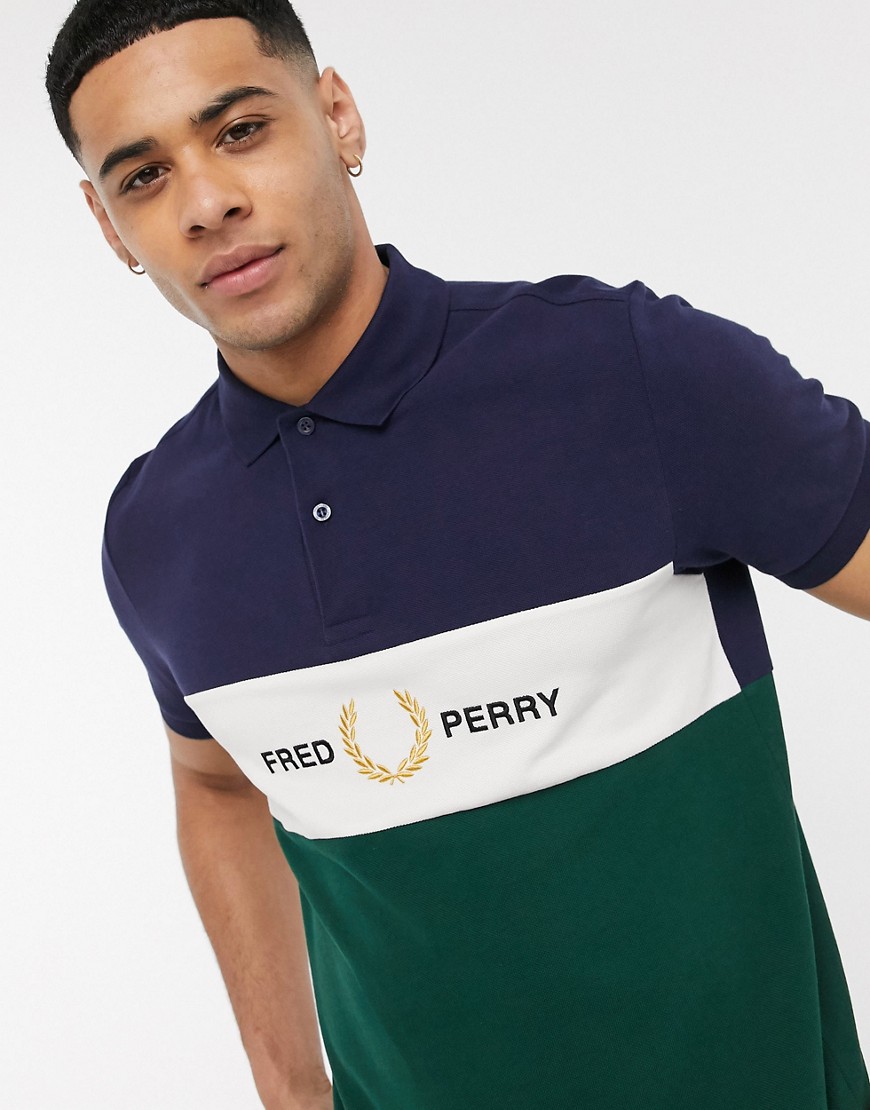 Fred Perry - Poloshirt met geborduurd logo en vlakken in marineblauw