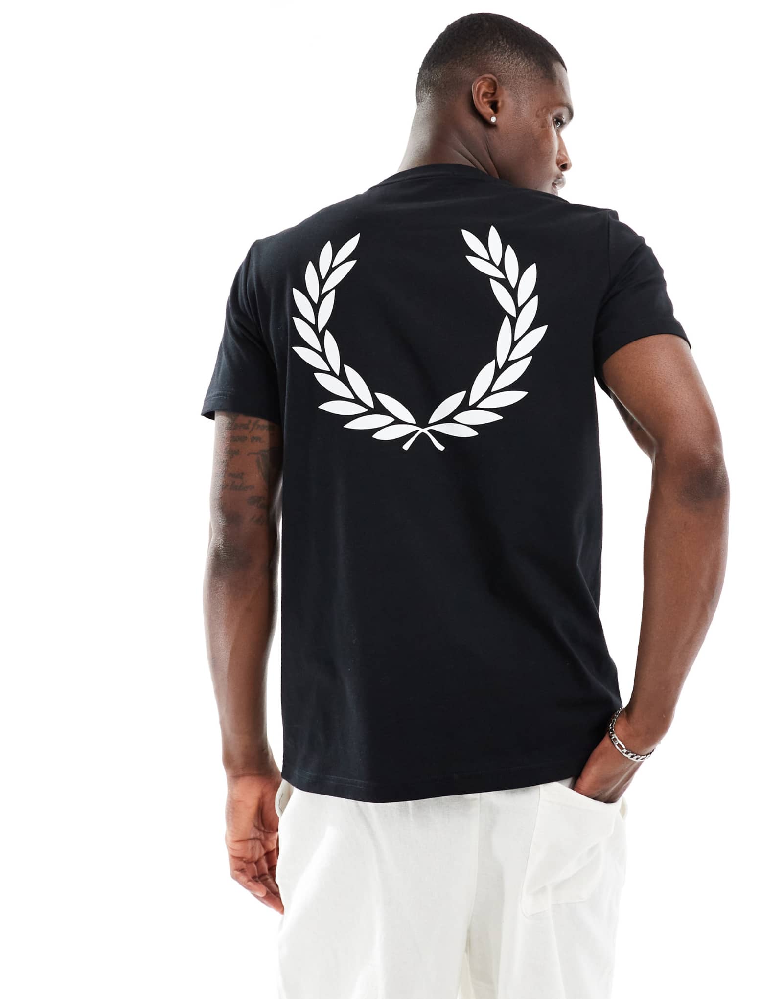 Черная футболка Fred Perry rear powder laurel