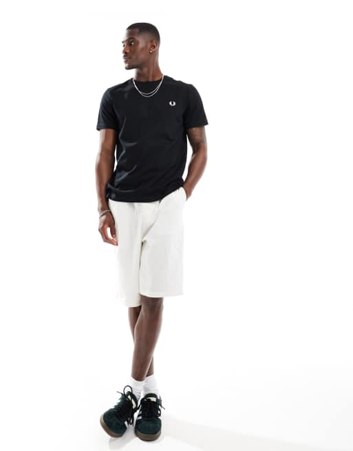 FRED PERRY Rear Powder Laurel ロゴ Tシャツ ホワイト/ブラック Fred Perry rear powder laurel t-shirt in white | ASOS