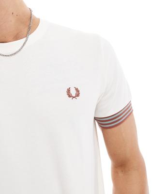Fred Perry Relaxed T-shirt In Neutral