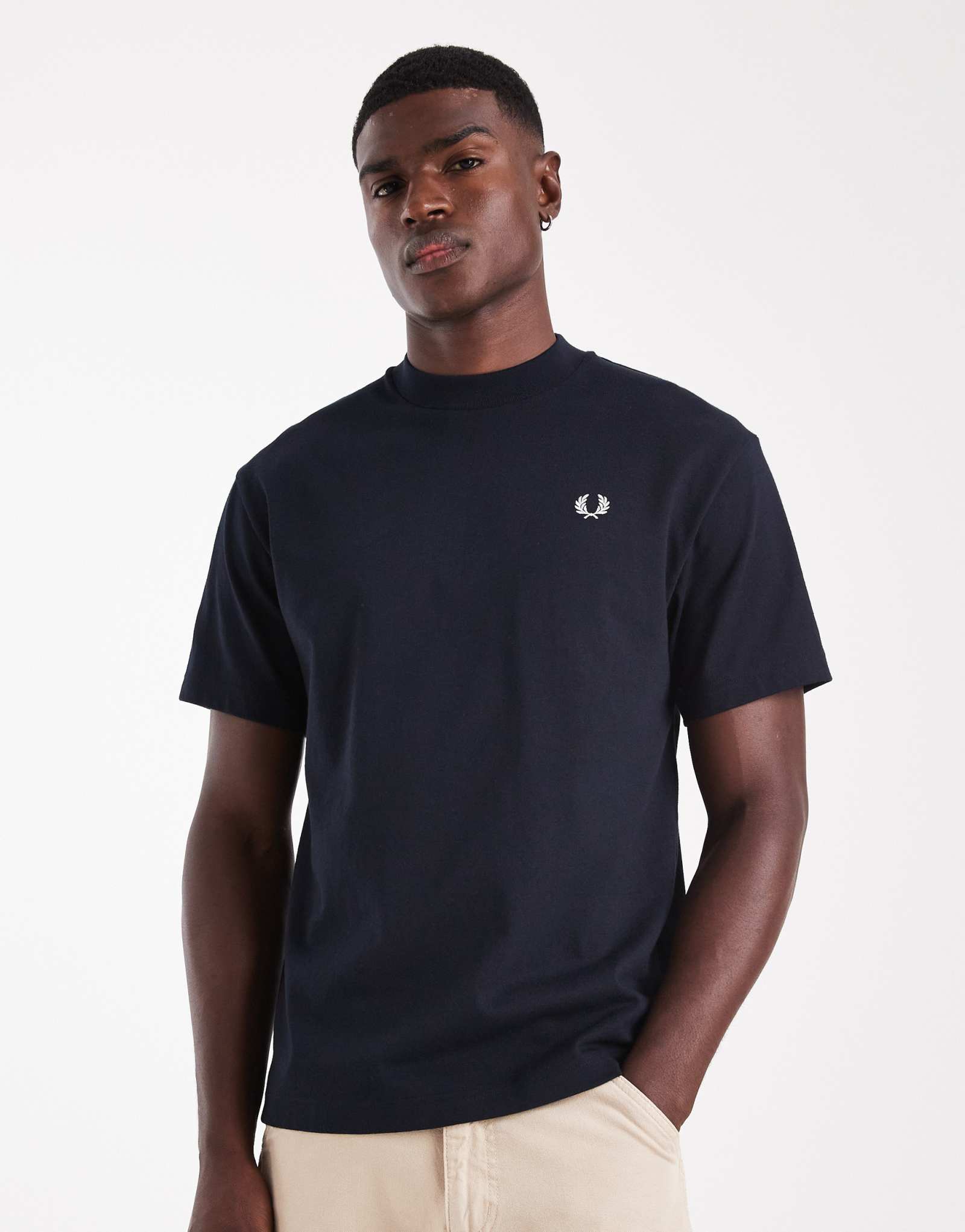 Непринужденная футболка Fred Perry темно-синего цвета