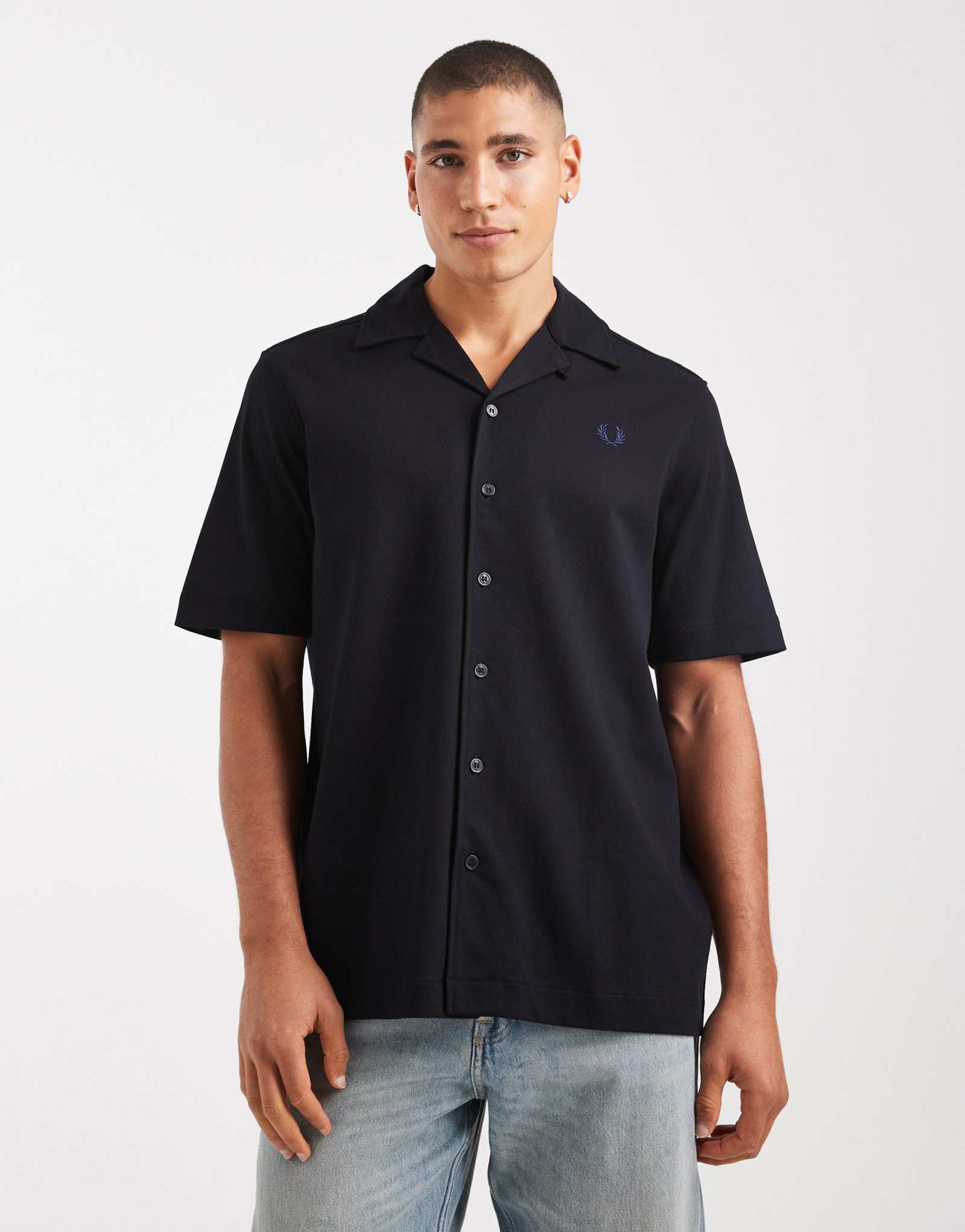 Черная рубашка с воротником-стойкой Fred Perry revere с коротким рукавом