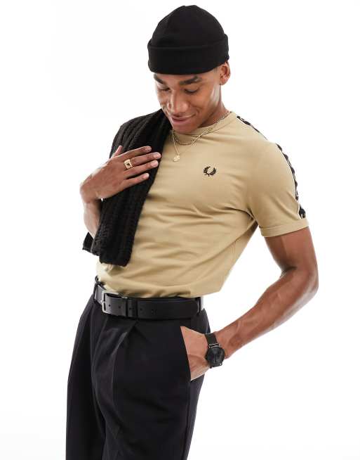 Fred Perry – Ringer-T-Shirt in Beige mit farblich abgesetztem Zierband