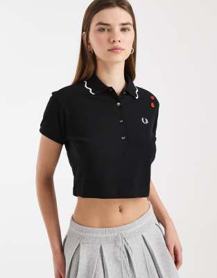Fred Perry Scalloped Trim Logo Polo Shirt In Black
