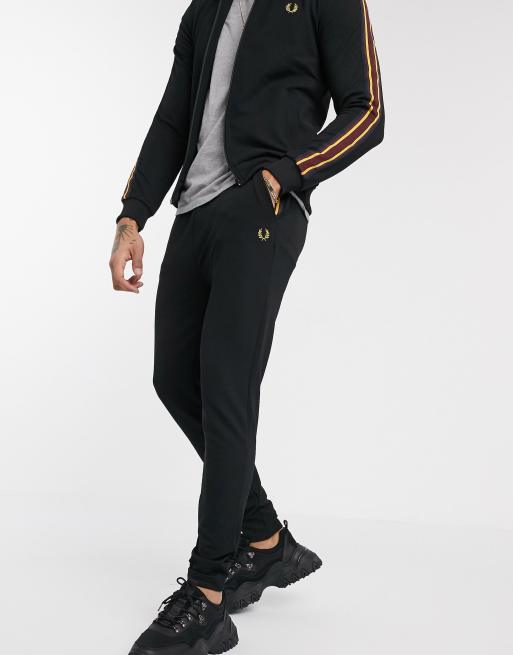 Fred Perry – Trainingshose und -jacke mit Zierband an den Ärmeln in Schwarz, Kombiteil, 3 von 3