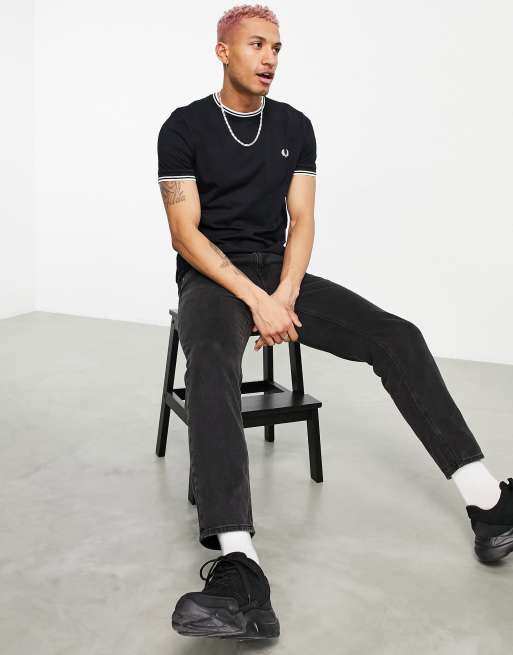 Fred Perry – Schwarzes T-Shirt mit zwei Zierstreifen, 4 von 4