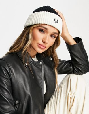 Fred Perry short ribbed beanie in black - ASOS Price Checker