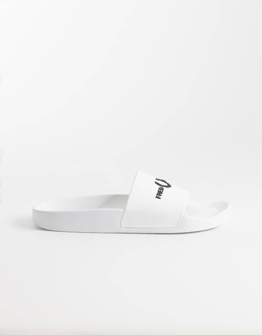 Fred Perry – Slider in Weiß mit Logo, 2 von 4