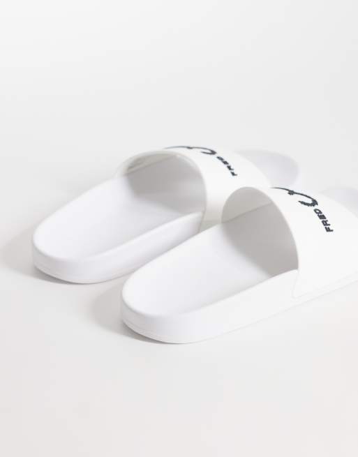 Fred Perry – Slider in Weiß mit Logo, 3 von 4