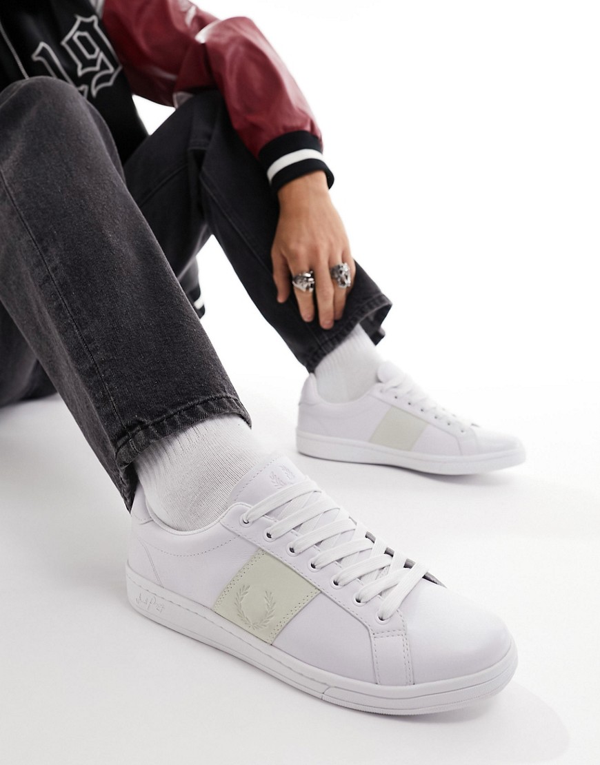 fred perry - sneakers in pelle bianche con logo-bianco