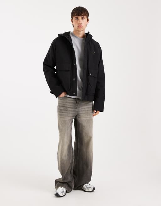 Fred Perry - Sort cropped parkacoat i ripstop-stof med hætte og logo, 2 af 5
