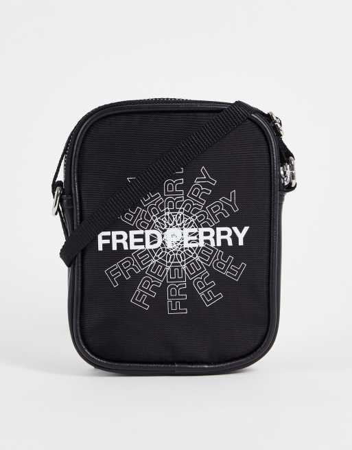 Fred Perry - Sort mini flight-taske med grafik 