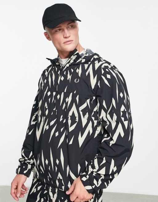 Fred Perry - Sort træningsjakke med print