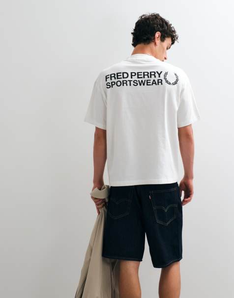 Fred Perry sportswear logo graphic op de achterkant T-shirt in wit - view 1
