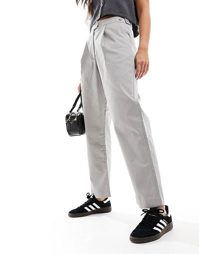 Fred Perry - straight leg trousers in limestone grey