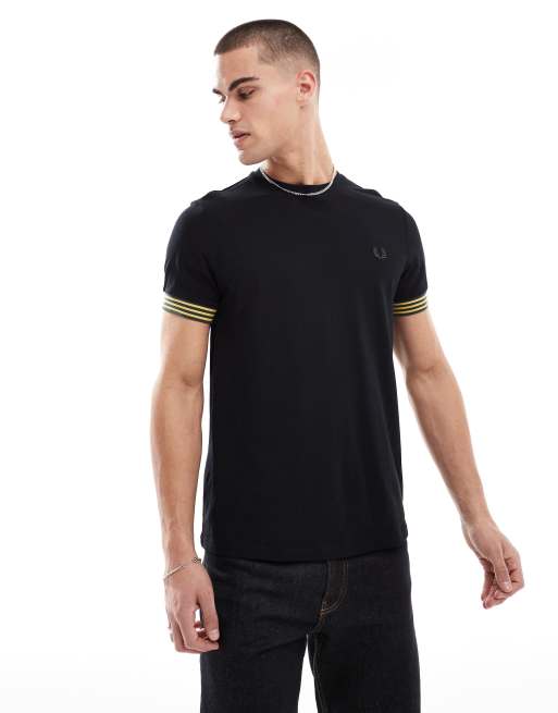 Fred Perry – Svart, avslappnad t-shirt med ränder på ärmsluten, 2 av 4