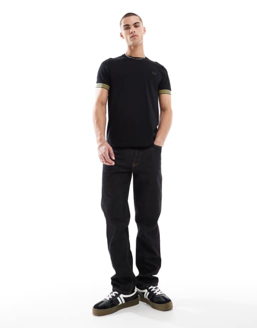 Fred Perry – Svart, avslappnad t-shirt med ränder på ärmsluten, 3 av 4