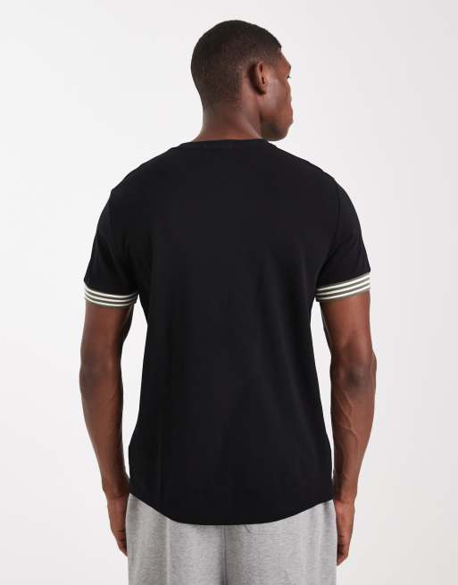 Fred Perry – Svart t-shirt med ränder på ärmslut, 3 av 5