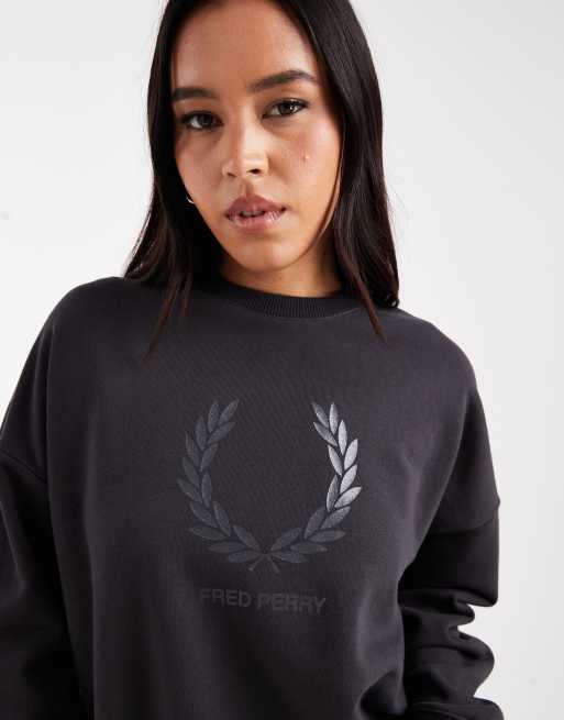 Fred Perry – Sweatshirt in Dunkelgrau mit Glitzer-Logo, 3 von 4