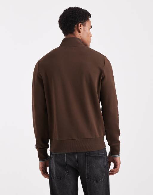 Fred Perry – Sweatshirt in dunklem Tabakbraun mit Zierstreifen und kurzem Reißverschluss, 3 von 5