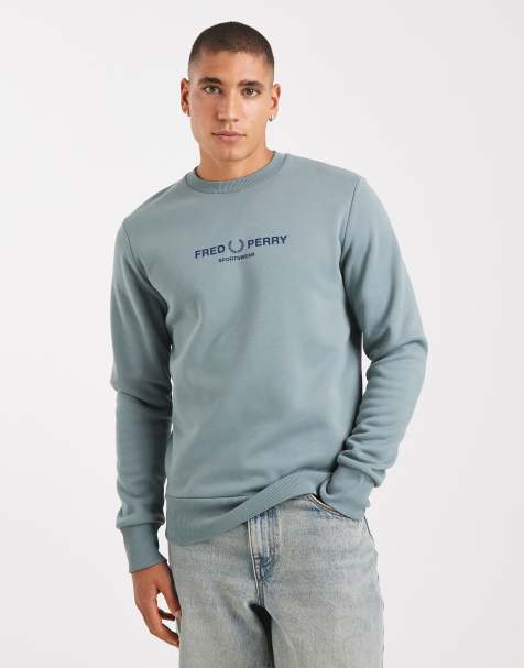 Fred Perry – Sweatshirt in Hellblau mit „Sportswear“-Grafikprint - view 1