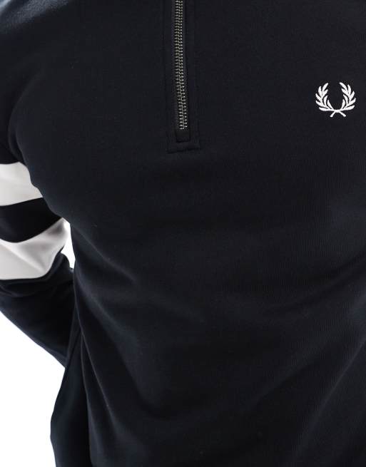 Fred Perry – Sweatshirt in Schwarz mit Zierstreifen und kurzem Reißverschluss, 3 von 4