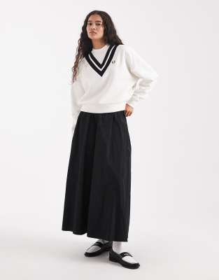 Fred Perry - Sweatshirt in Weiß