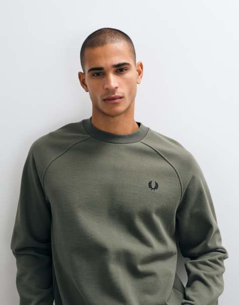 Fred Perry sweatshirt med kontrastdetaljer och rund halsringning i mörk airforce-khaki - view 1