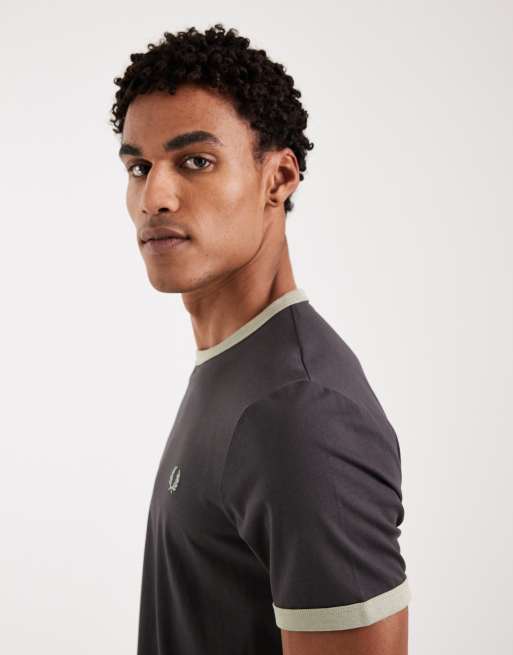Fred Perry – Szary T-shirt z kontrastową lamówką i logo, 4 z 5