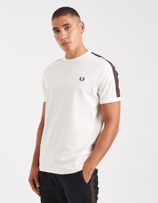 Fred Perry - T-shirt à bande contrastante - Écru et tabac brûlé-Blanc