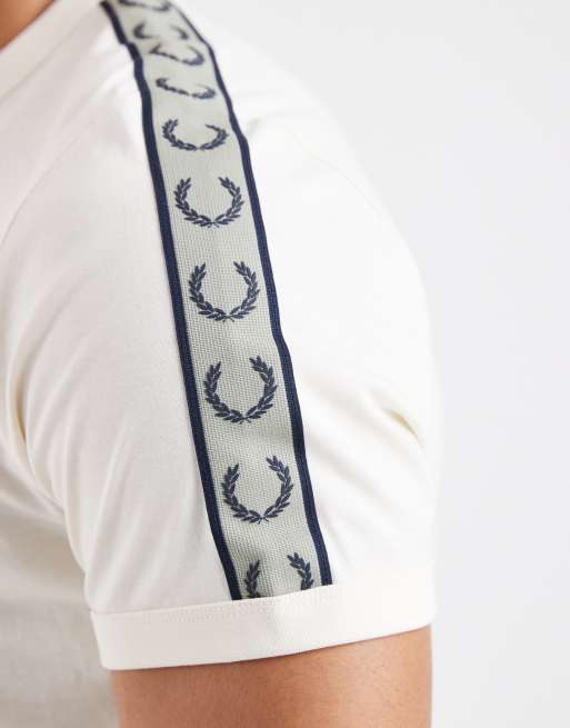 Fred Perry - T-shirt à bordures contrastantes et bande logo - Écru, 5 de 5