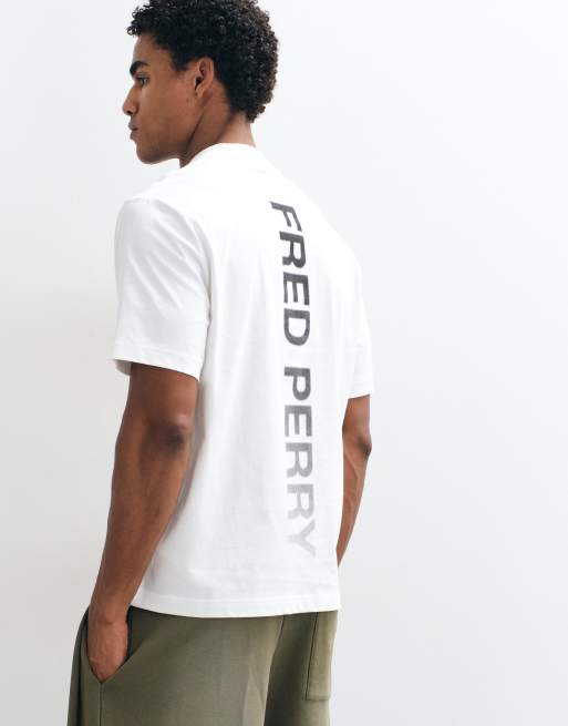 Fred Perry T-shirt a maniche corte con logo grafico digitale e stampa sul retro bianca, 5 di 5