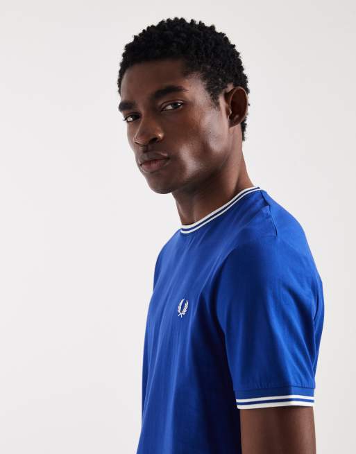 Fred Perry - T-shirt blu acceso con doppia riga a contrasto e logo, 4 di 5