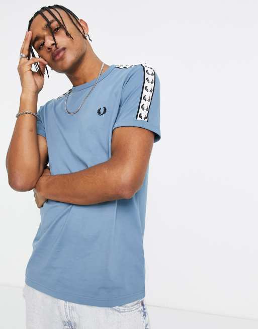 Fred Perry - T-shirt blu con fettuccia sulle maniche
