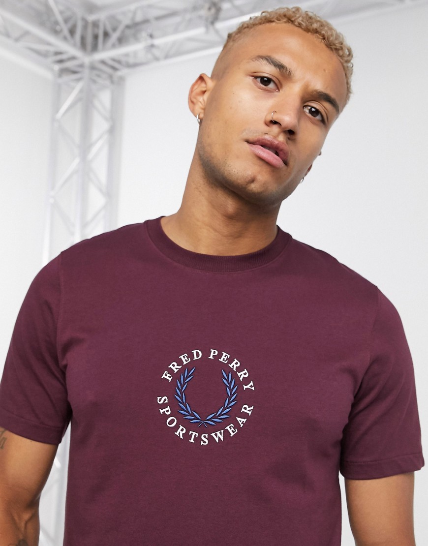 Fred Perry - T-shirt bordeaux con logo rétro-Rosso