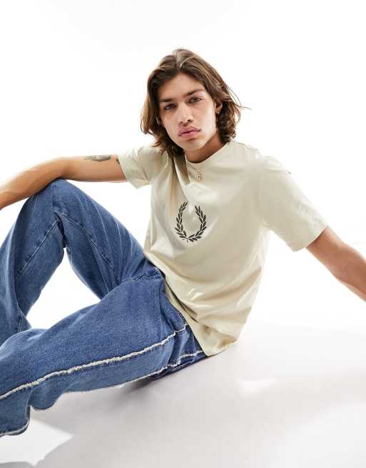Fred Perry - T-shirt color avena con logo a corona d'alloro 