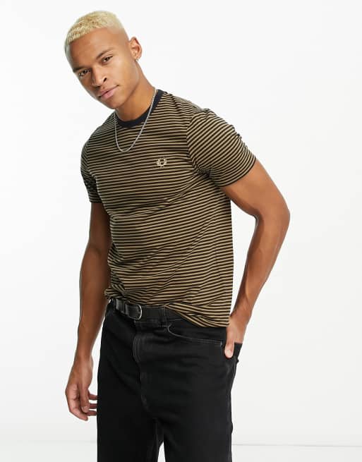 Fred Perry - T-shirt color cuoio a righe sottili 