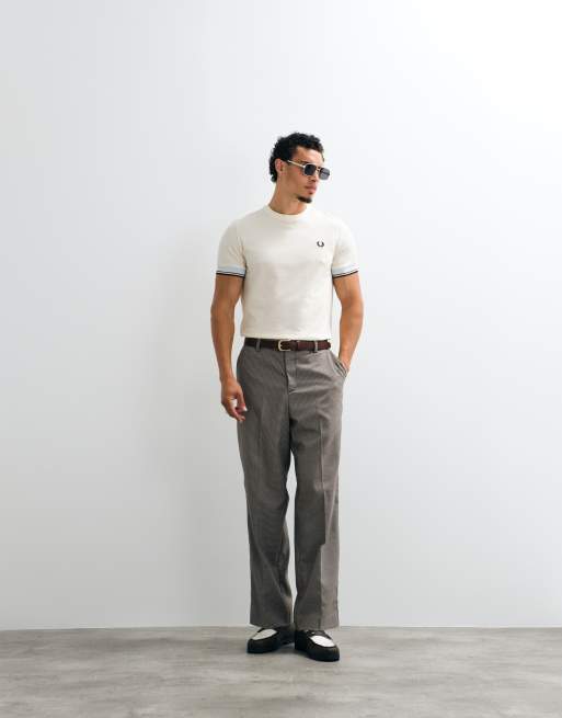 Fred Perry - T-shirt color ecru con doppia riga a contrasto sui bordi, 2 di 5