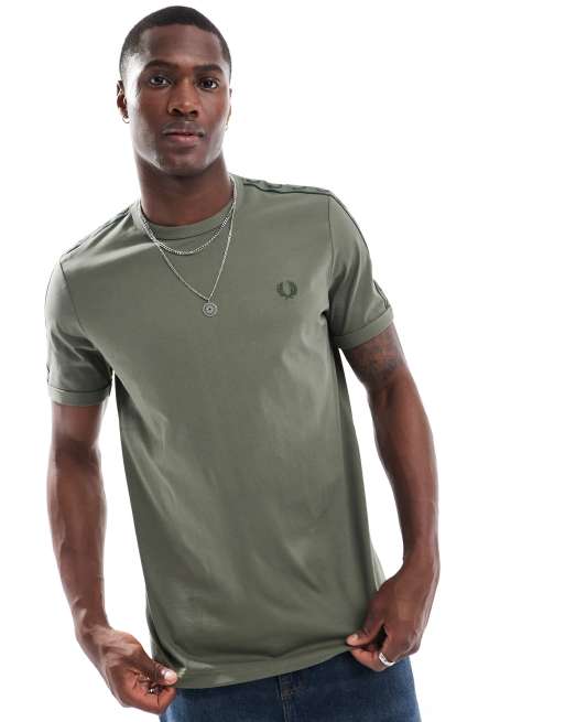 Fred Perry - T-shirt color verde kaki con fettuccia a contrasto