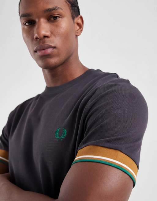 Fred Perry T-shirt con polsini a doppia riga in grigio antracite, 3 di 5