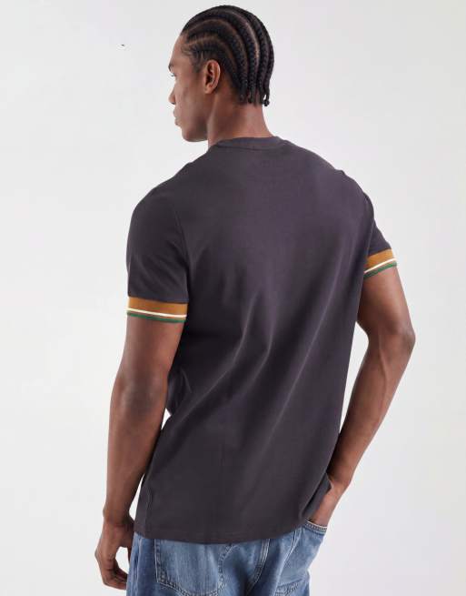 Fred Perry T-shirt con polsini a doppia riga in grigio antracite, 5 di 5